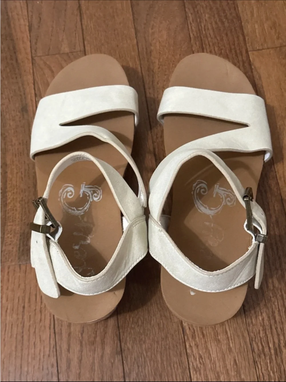 Very G Giavanna Wedge with Western/Aztec Pattern Size 9.5